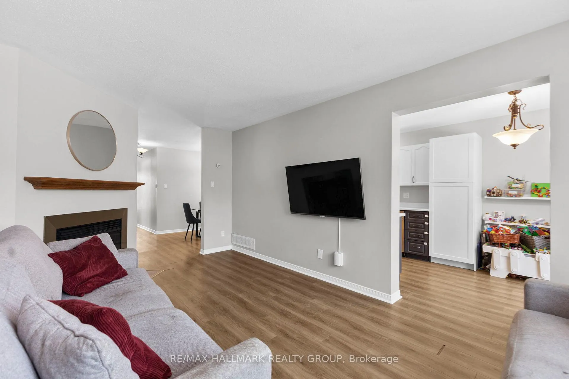 Photo 9 of 37 Roblyn Way, Ottawa, Barrhaven East — HOMEH