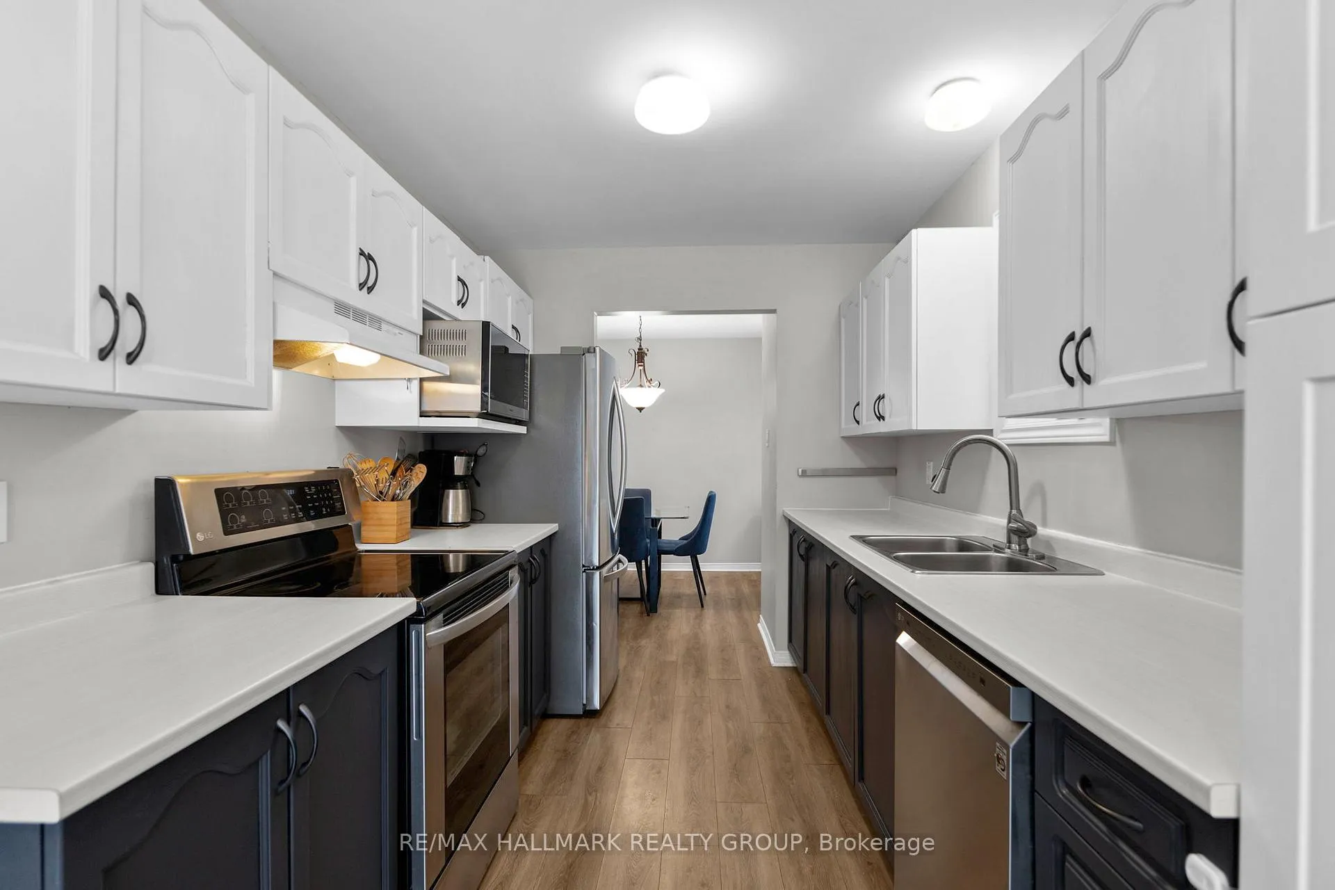 Photo 10 of 37 Roblyn Way, Ottawa, Barrhaven East — HOMEH
