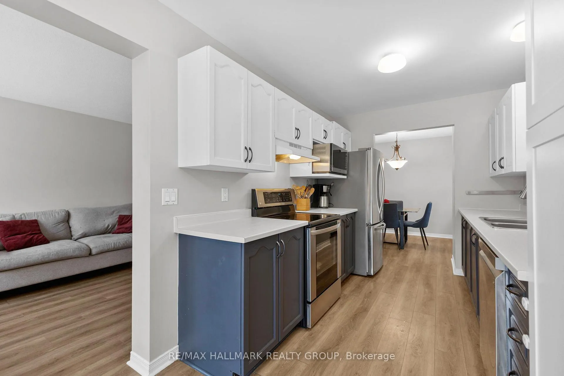 Photo 12 of 37 Roblyn Way, Ottawa, Barrhaven East — HOMEH