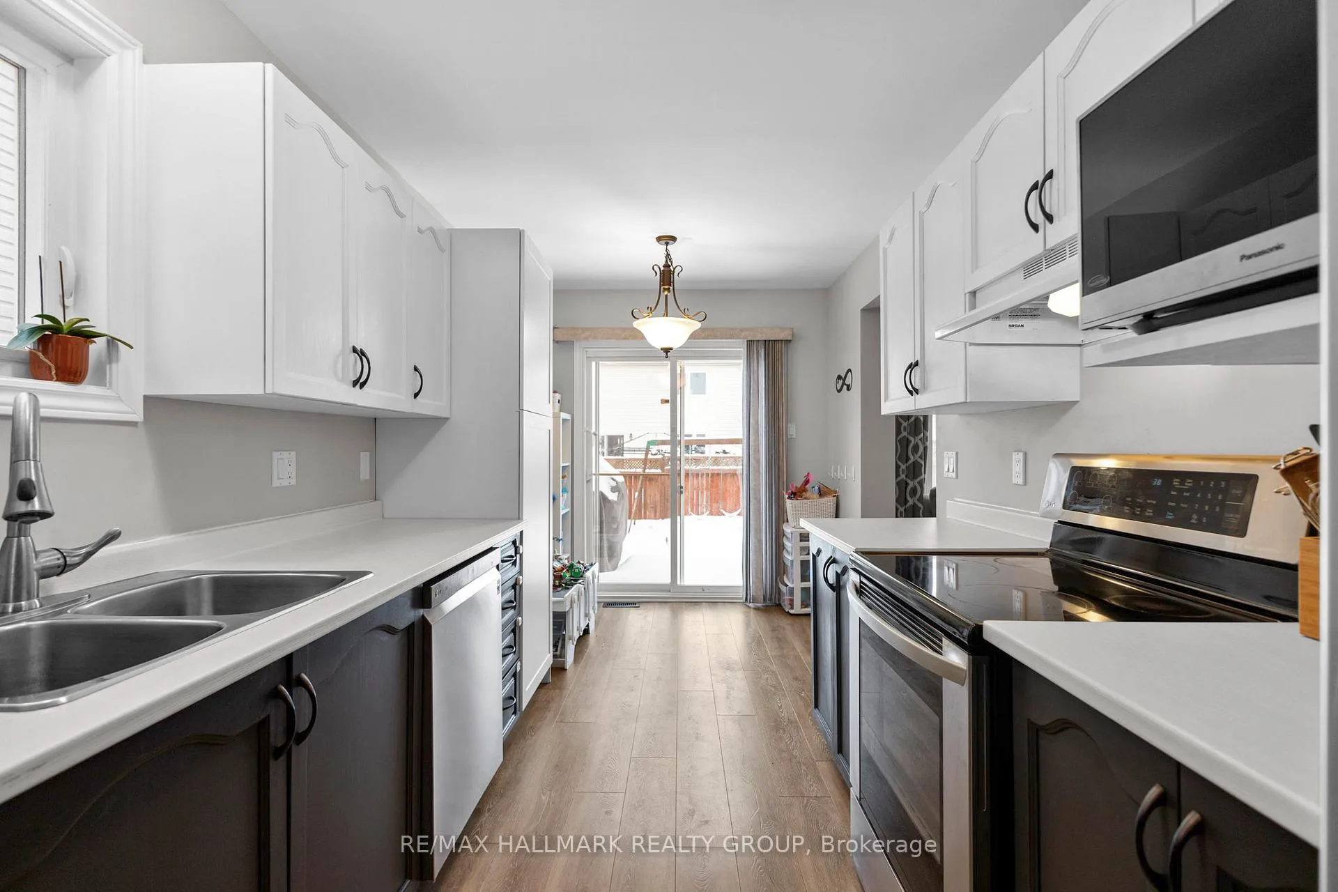 Photo 13 of 37 Roblyn Way, Ottawa, Barrhaven East — HOMEH