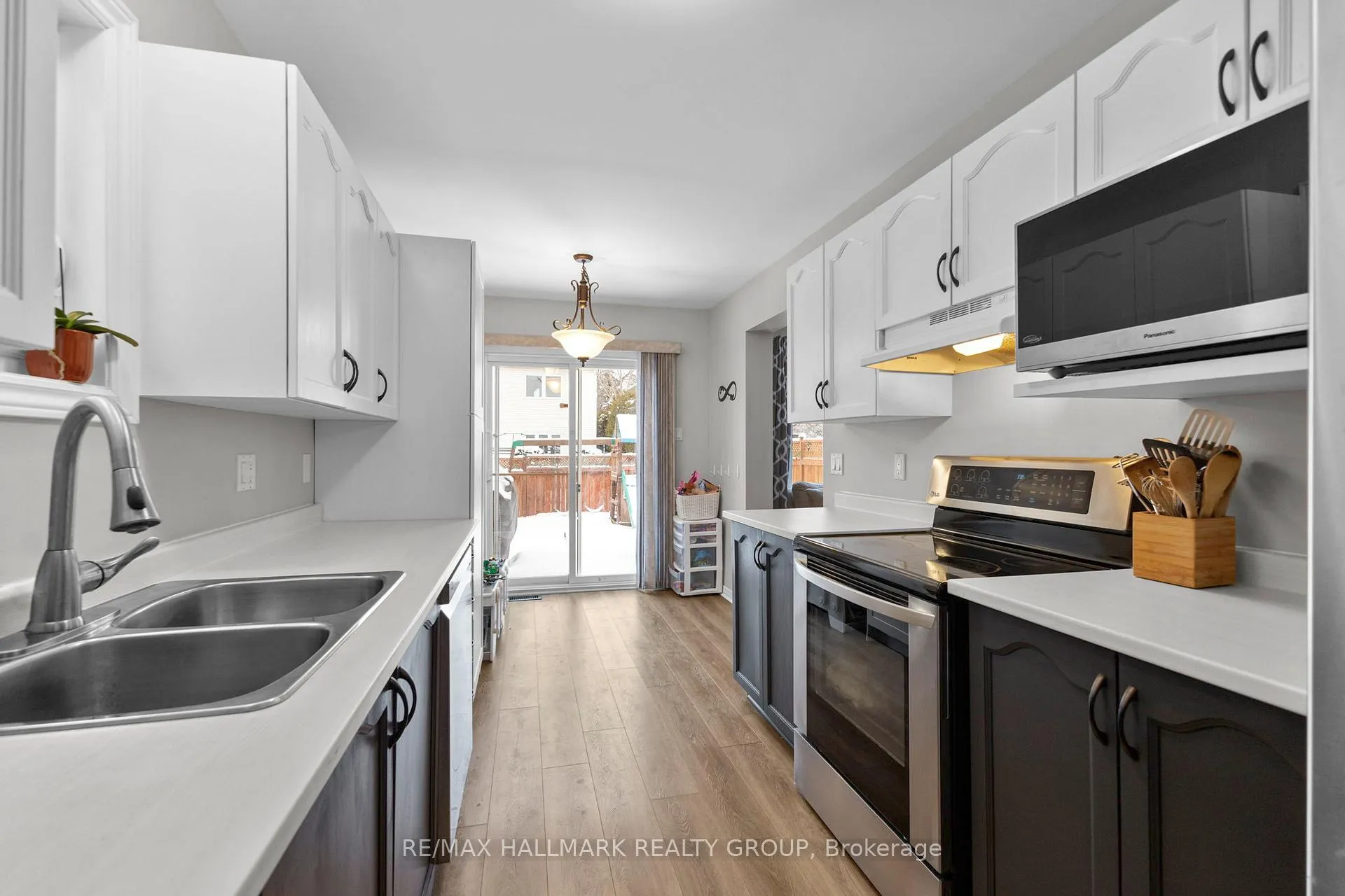 Photo 14 of 37 Roblyn Way, Ottawa, Barrhaven East — HOMEH