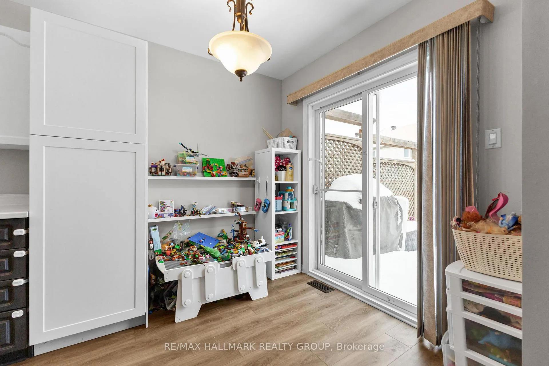 Photo 16 of 37 Roblyn Way, Ottawa, Barrhaven East — HOMEH