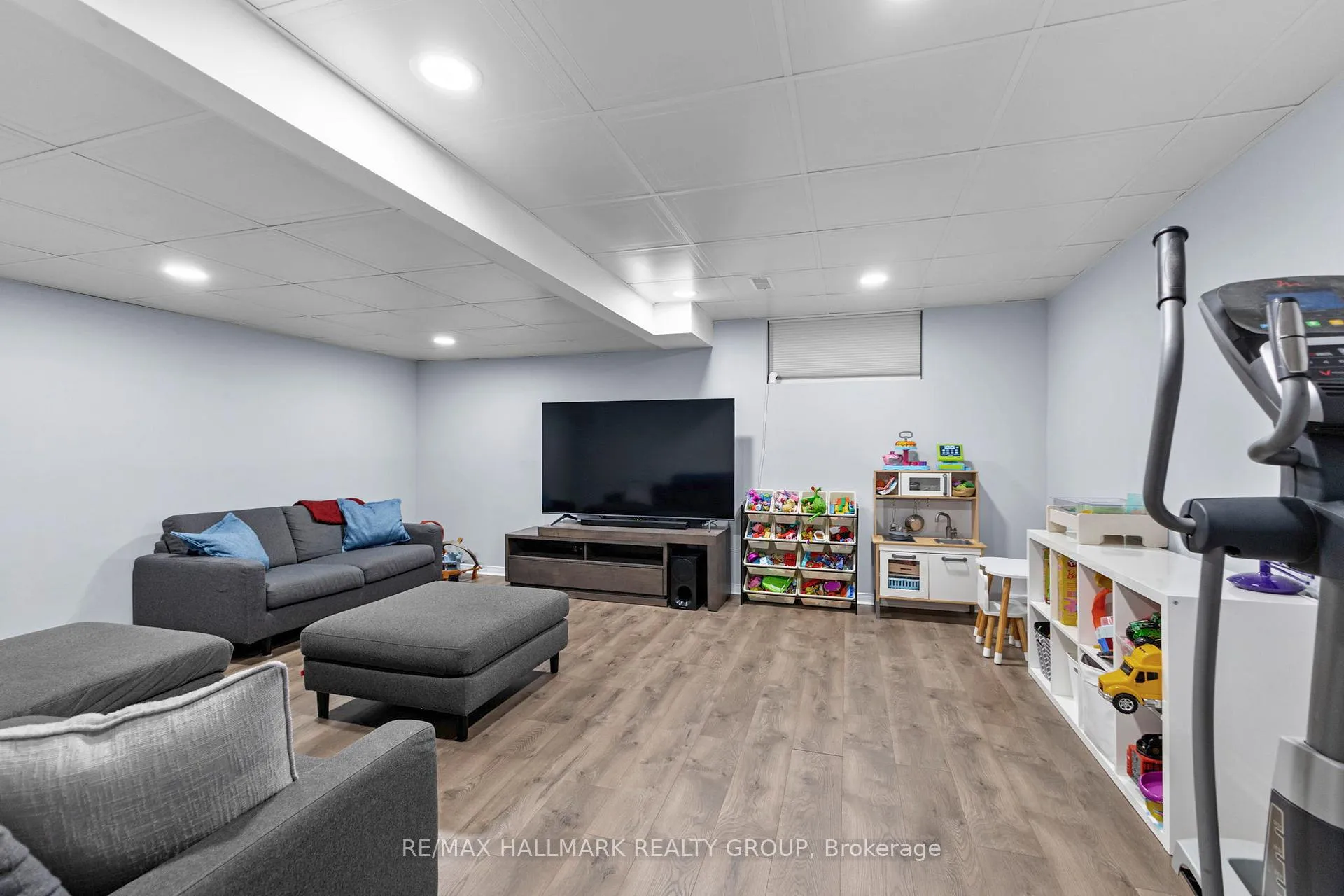 Photo 26 of 37 Roblyn Way, Ottawa, Barrhaven East — HOMEH