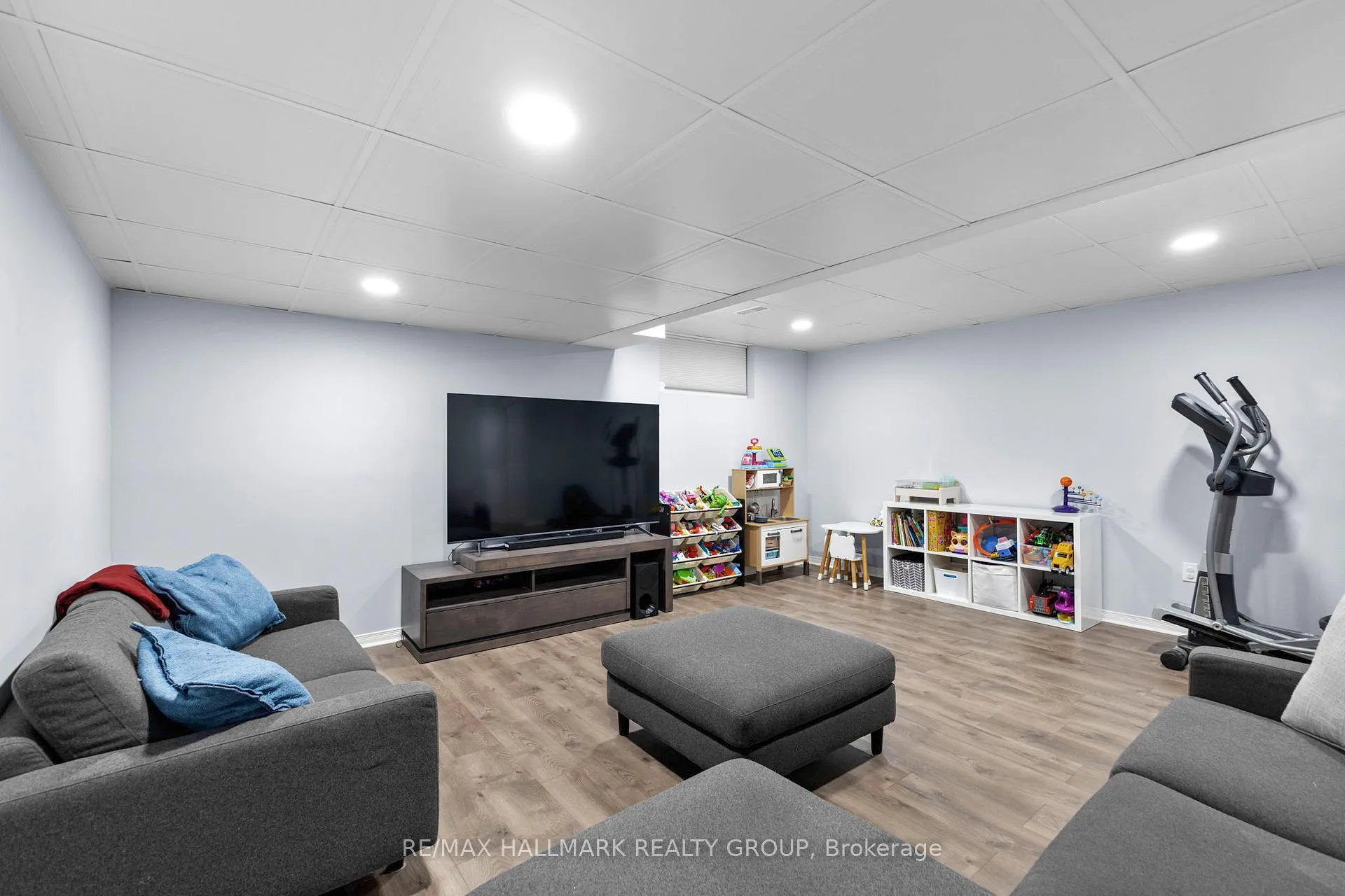 Photo 28 of 37 Roblyn Way, Ottawa, Barrhaven East — HOMEH