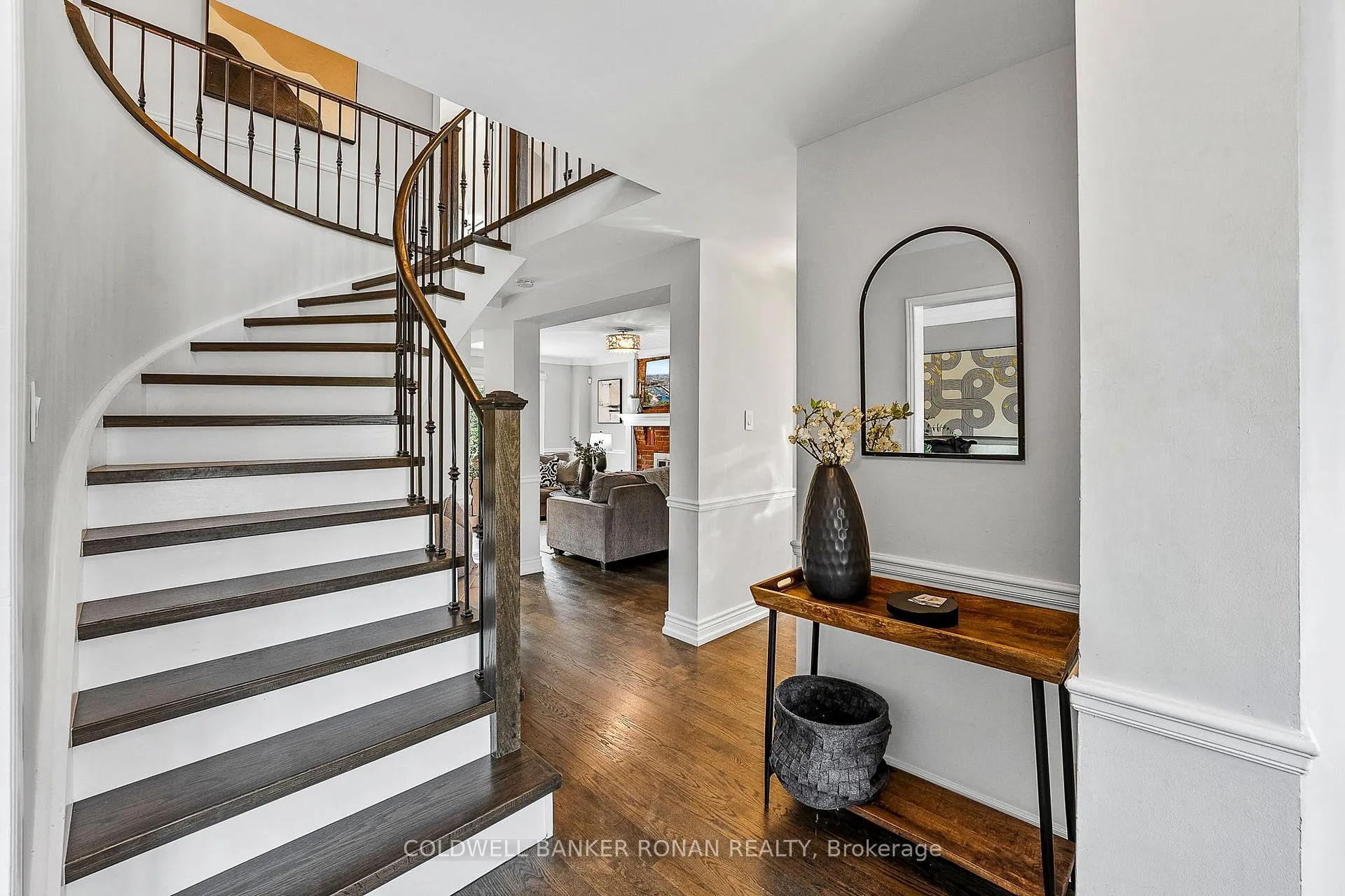 Photo 7 of 1437 Manitou Court, Oshawa, Samac — HOMEH