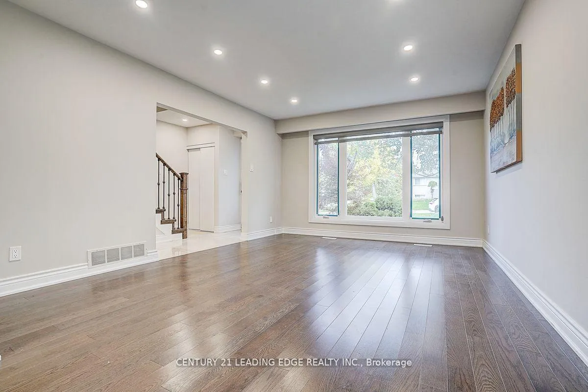 Photo 7 of 83 Southdale Drive, Markham, Bullock — HOMEH