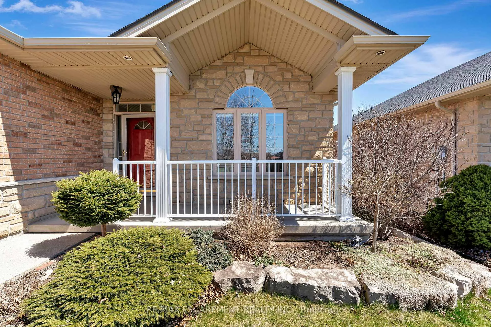 Photo 4 of 37 Oak Crescent, Haldimand — HOMEH