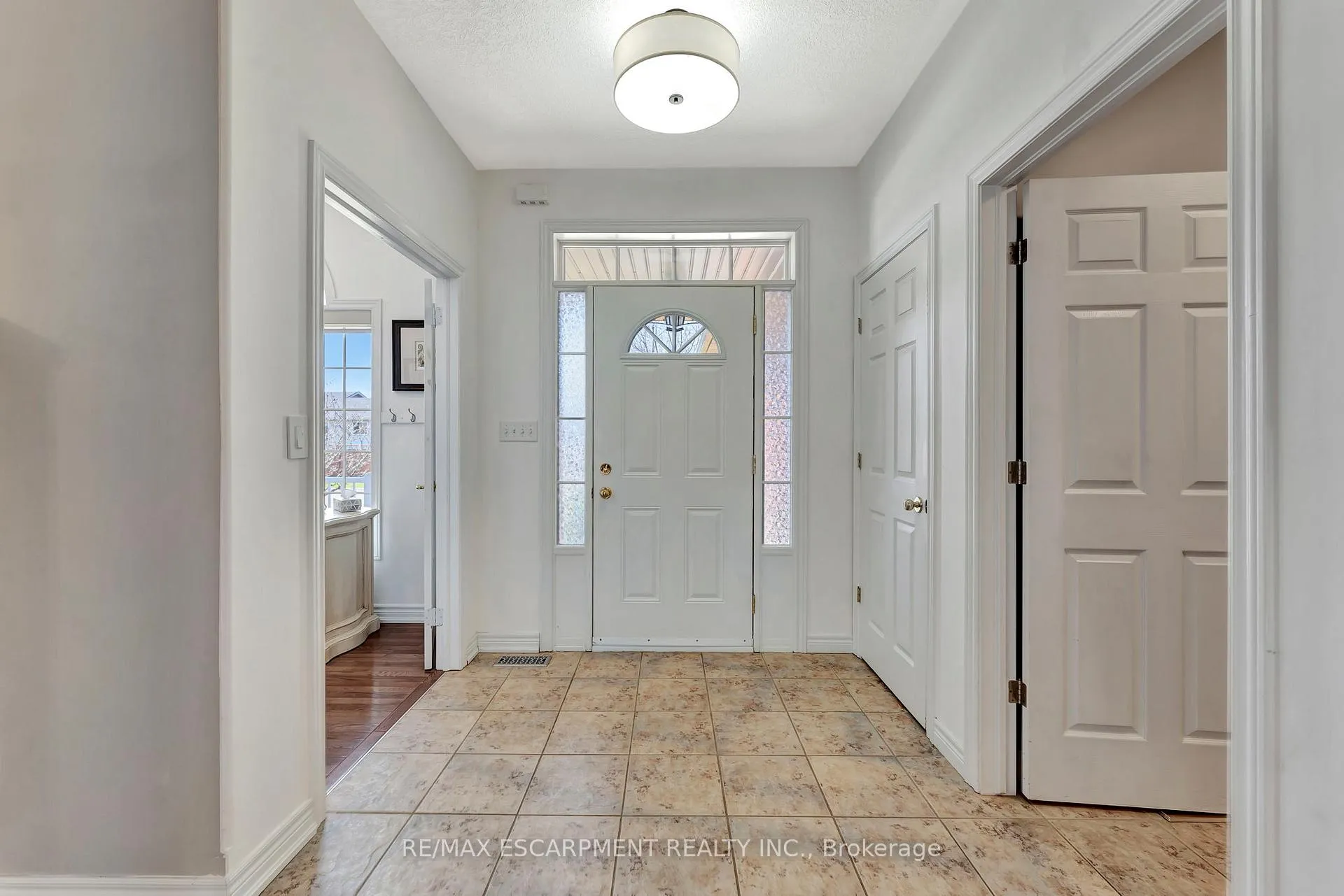 Photo 6 of 37 Oak Crescent, Haldimand — HOMEH