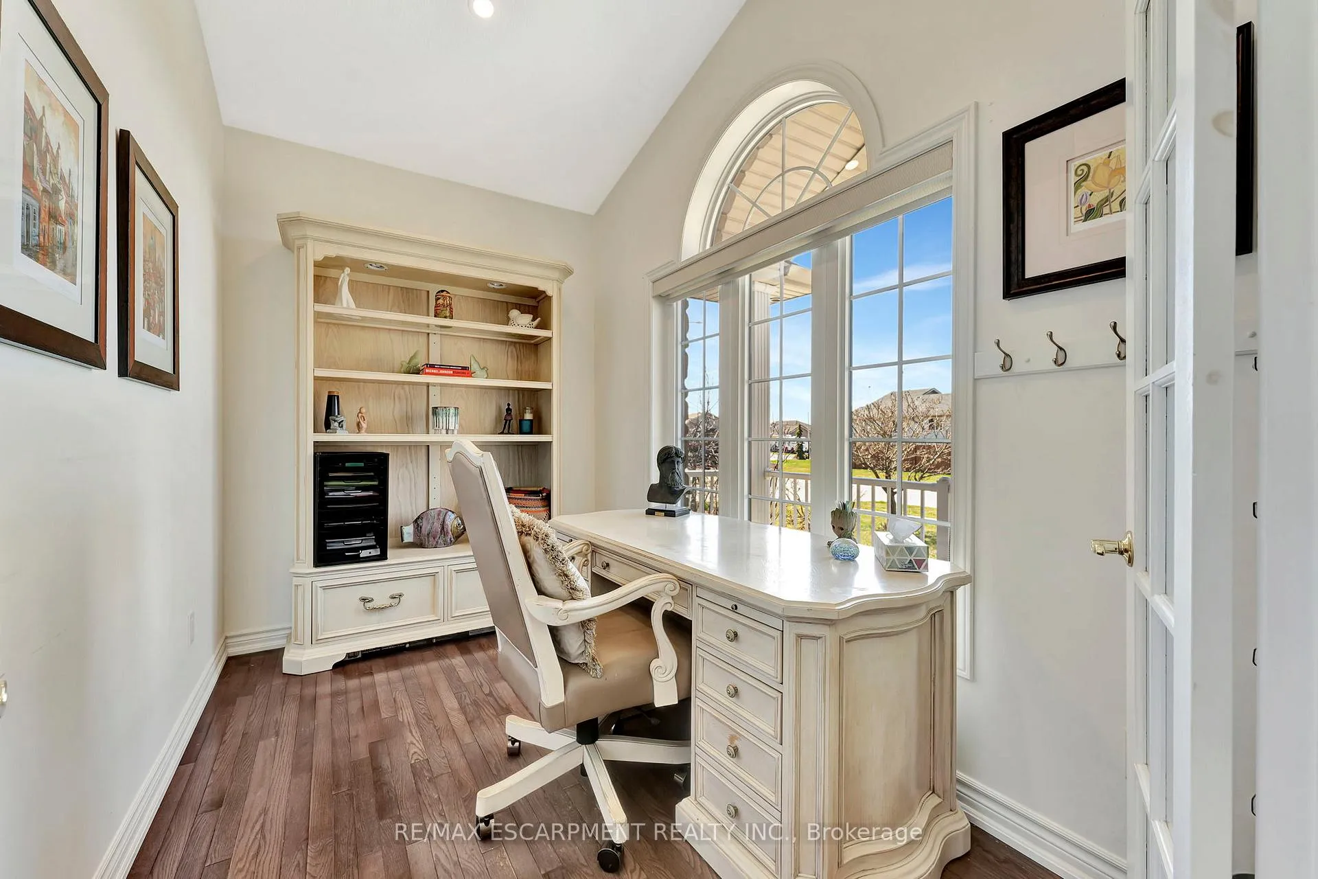 Photo 7 of 37 Oak Crescent, Haldimand — HOMEH