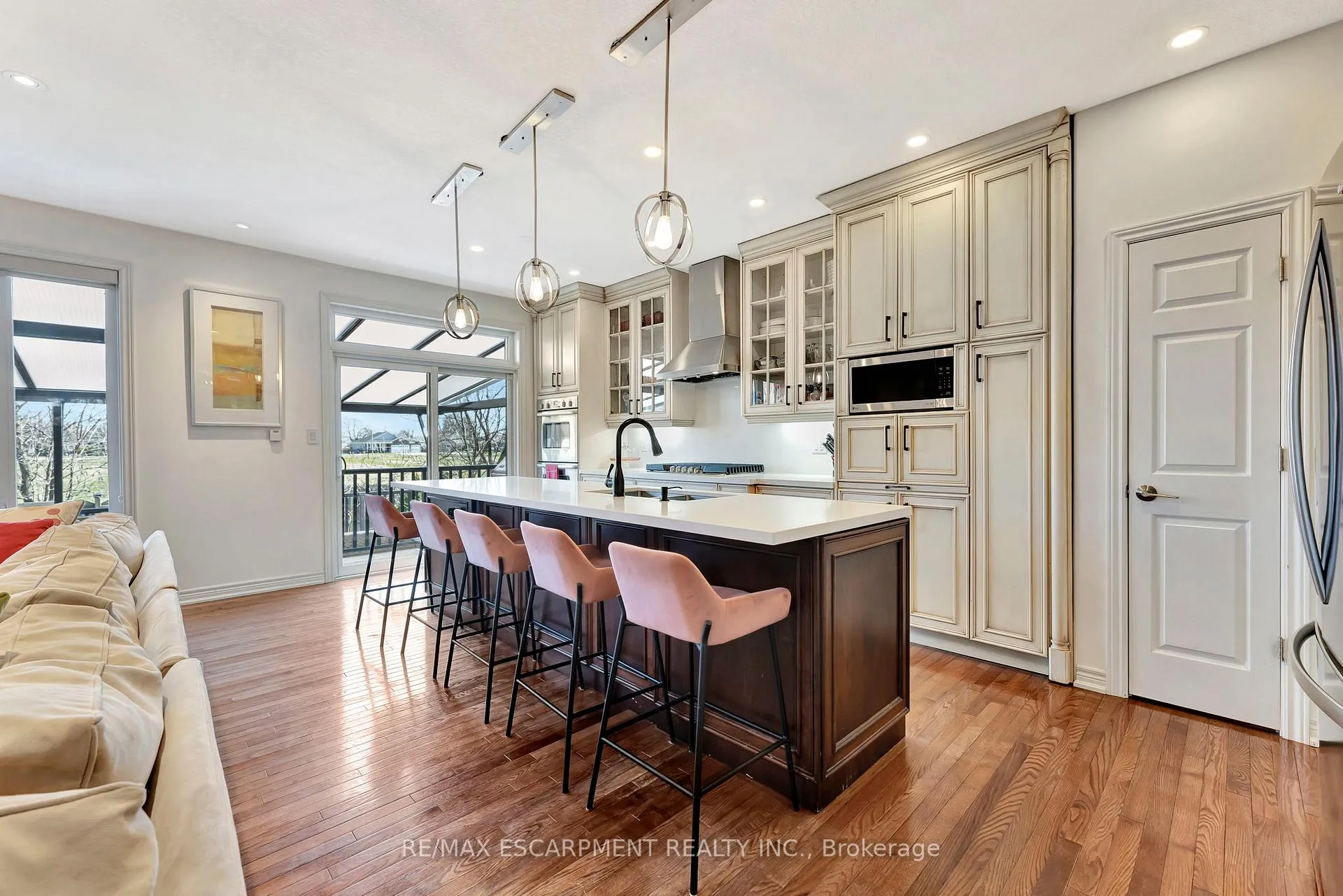 Photo 10 of 37 Oak Crescent, Haldimand — HOMEH