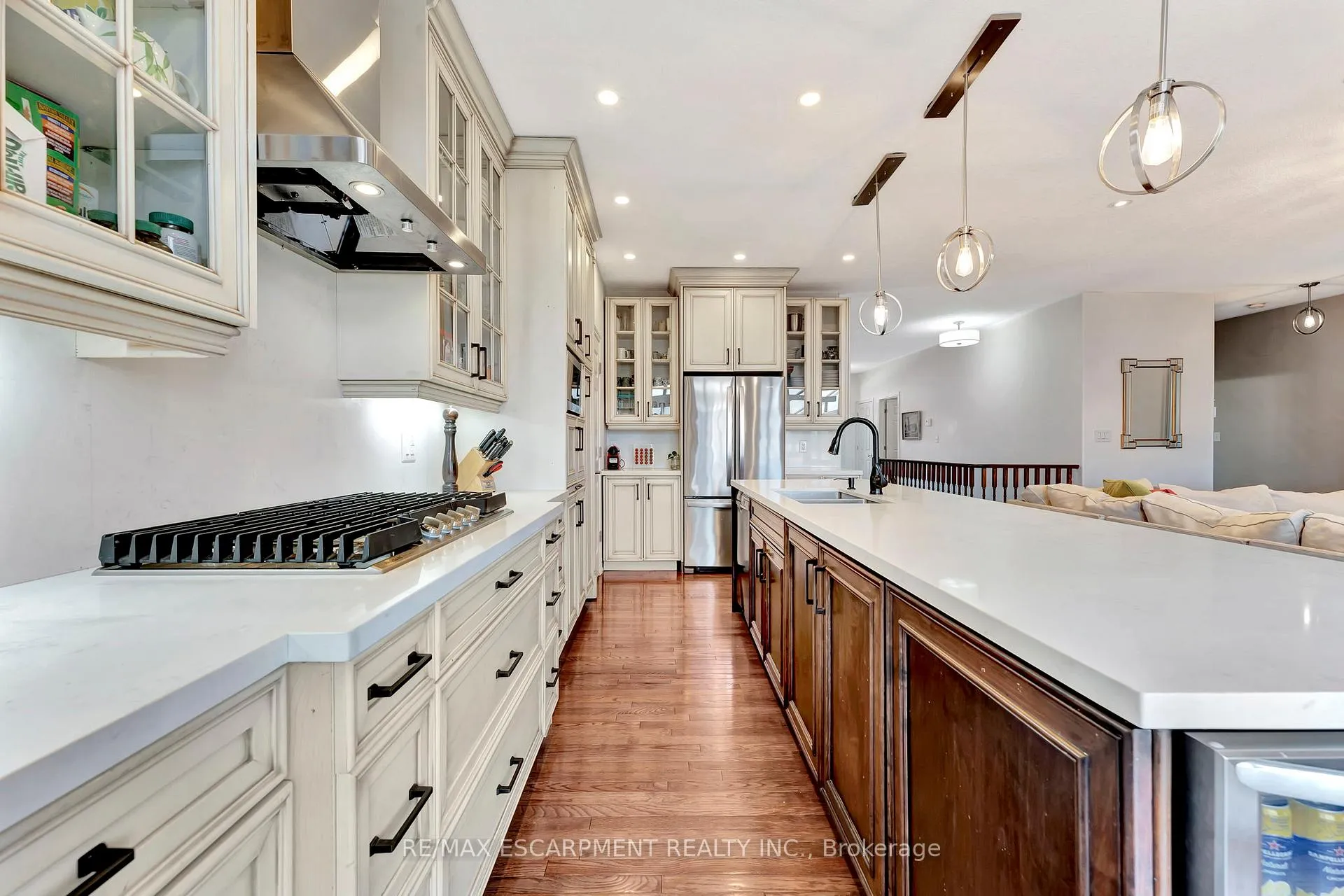 Photo 12 of 37 Oak Crescent, Haldimand — HOMEH