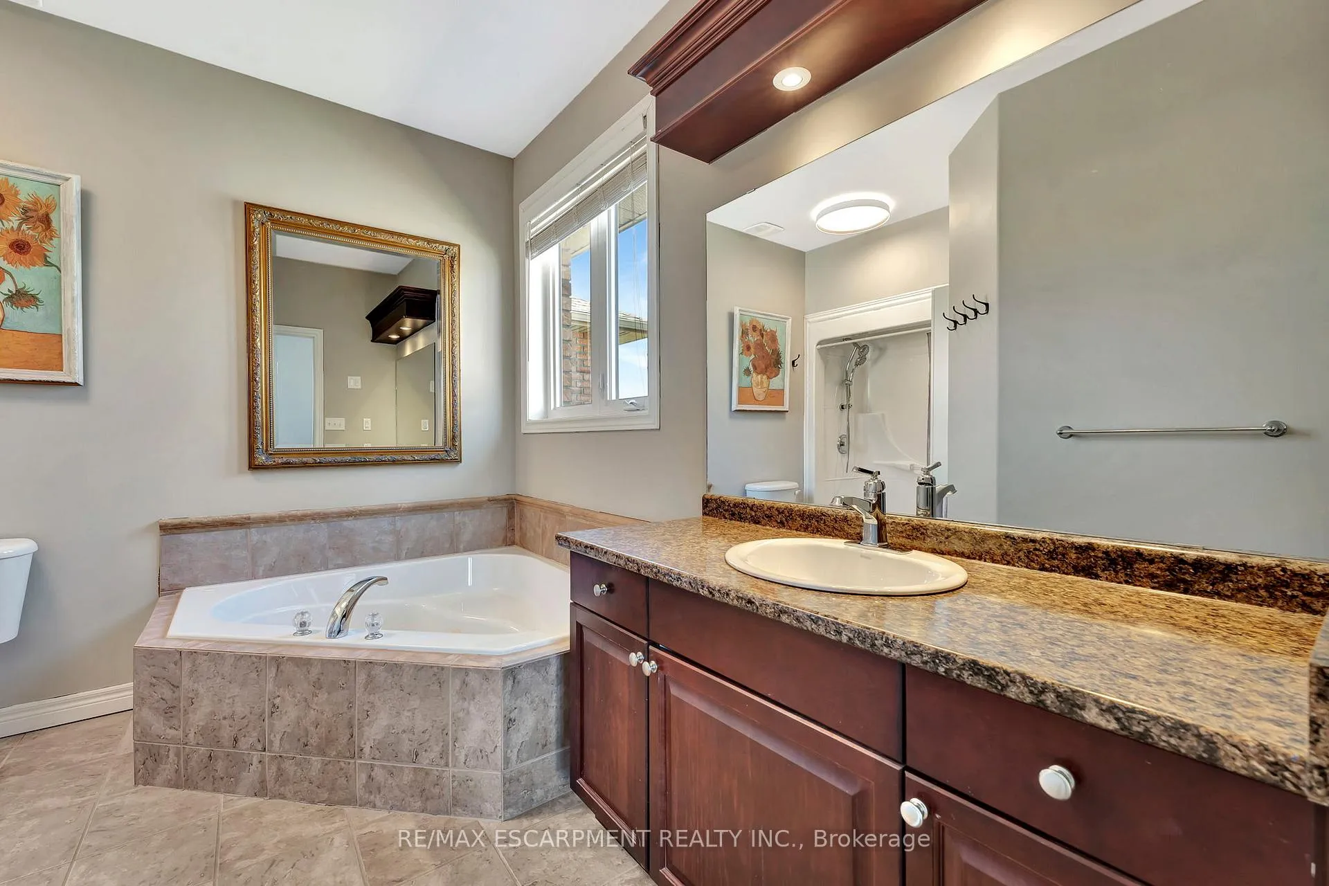 Photo 22 of 37 Oak Crescent, Haldimand — HOMEH