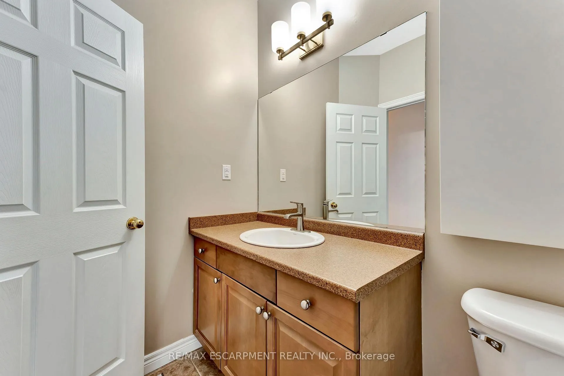 Photo 26 of 37 Oak Crescent, Haldimand — HOMEH