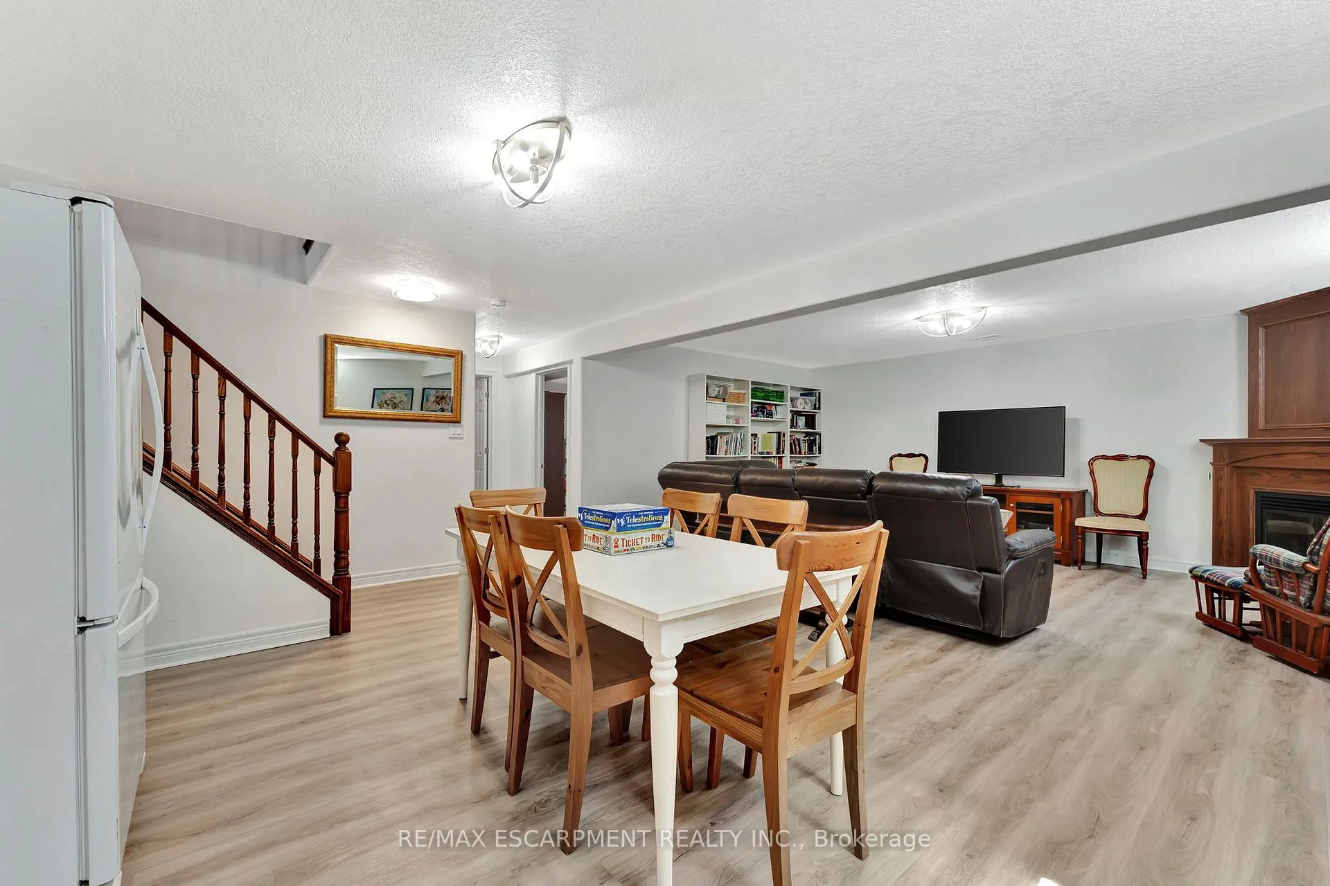 Photo 31 of 37 Oak Crescent, Haldimand — HOMEH