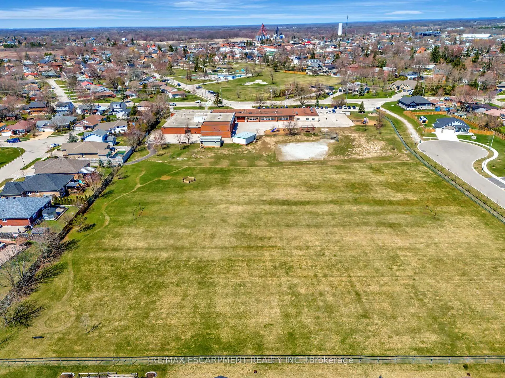Photo 48 of 37 Oak Crescent, Haldimand — HOMEH