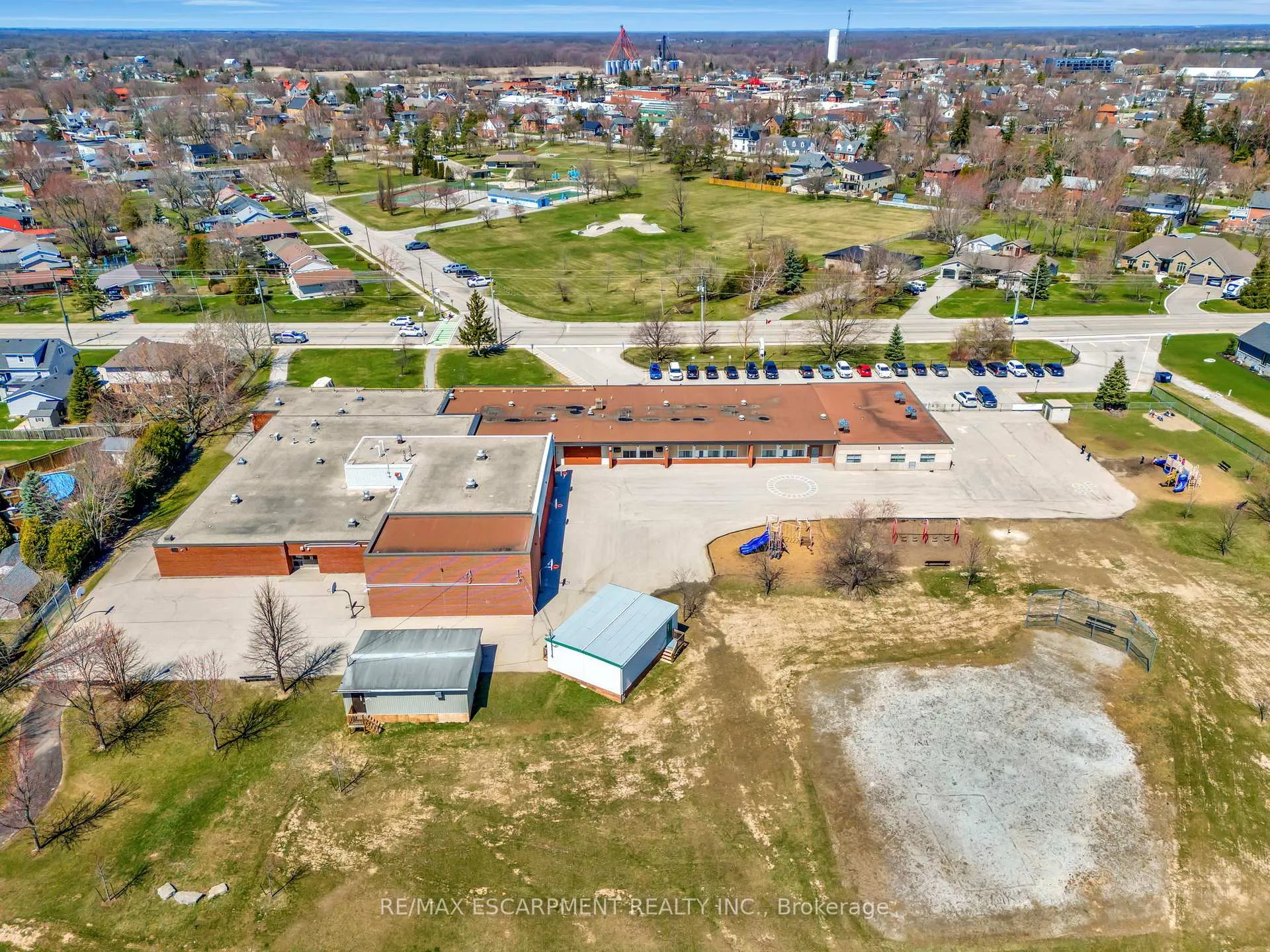 Photo 49 of 37 Oak Crescent, Haldimand — HOMEH