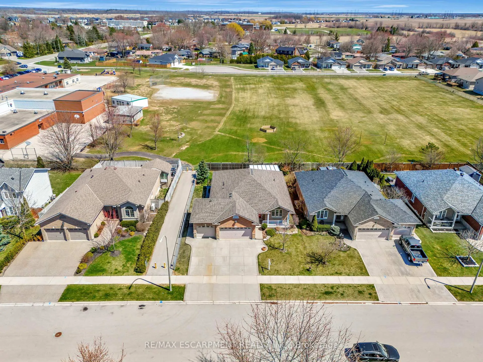 Photo 50 of 37 Oak Crescent, Haldimand — HOMEH