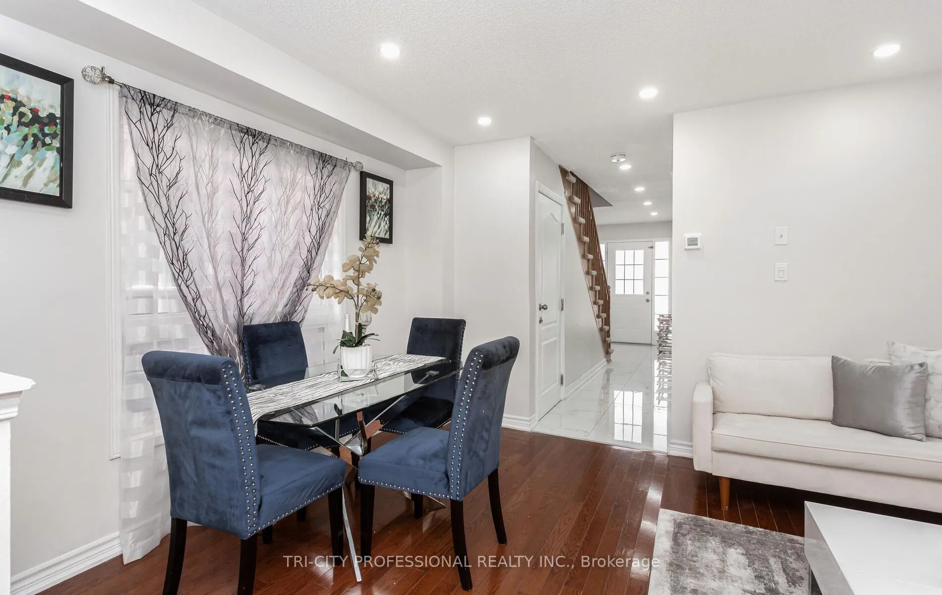 Photo 9 of 8 Wicklow Road, Brampton, Credit Valley — HOMEH