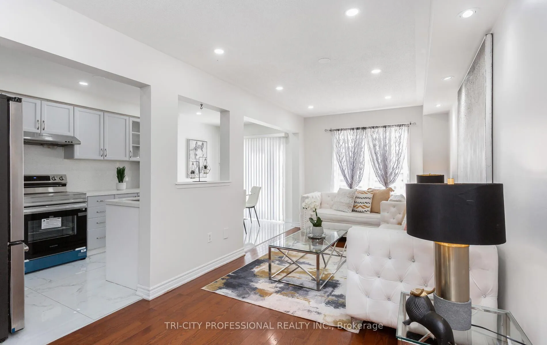 Photo 11 of 8 Wicklow Road, Brampton, Credit Valley — HOMEH
