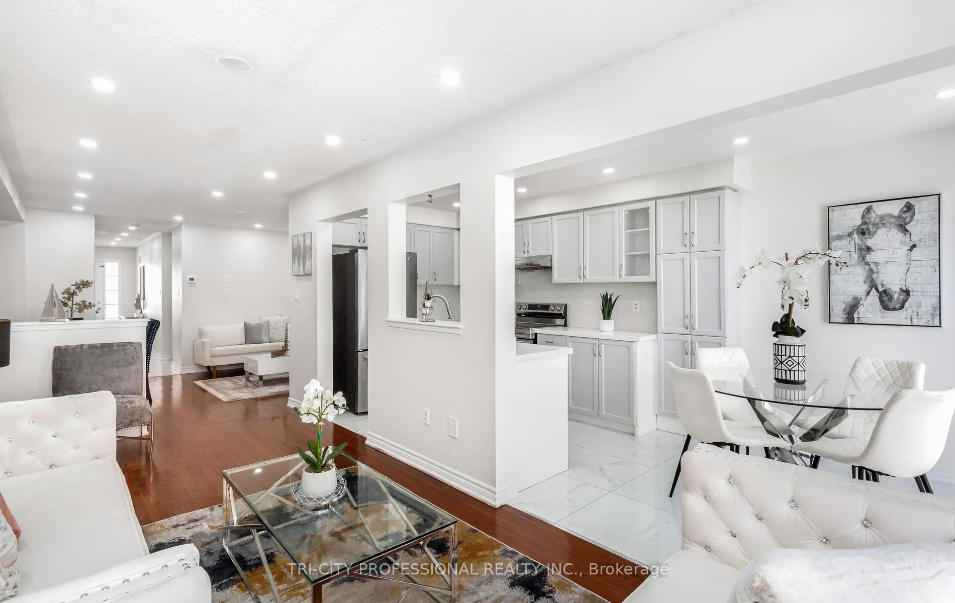 Photo 12 of 8 Wicklow Road, Brampton, Credit Valley — HOMEH