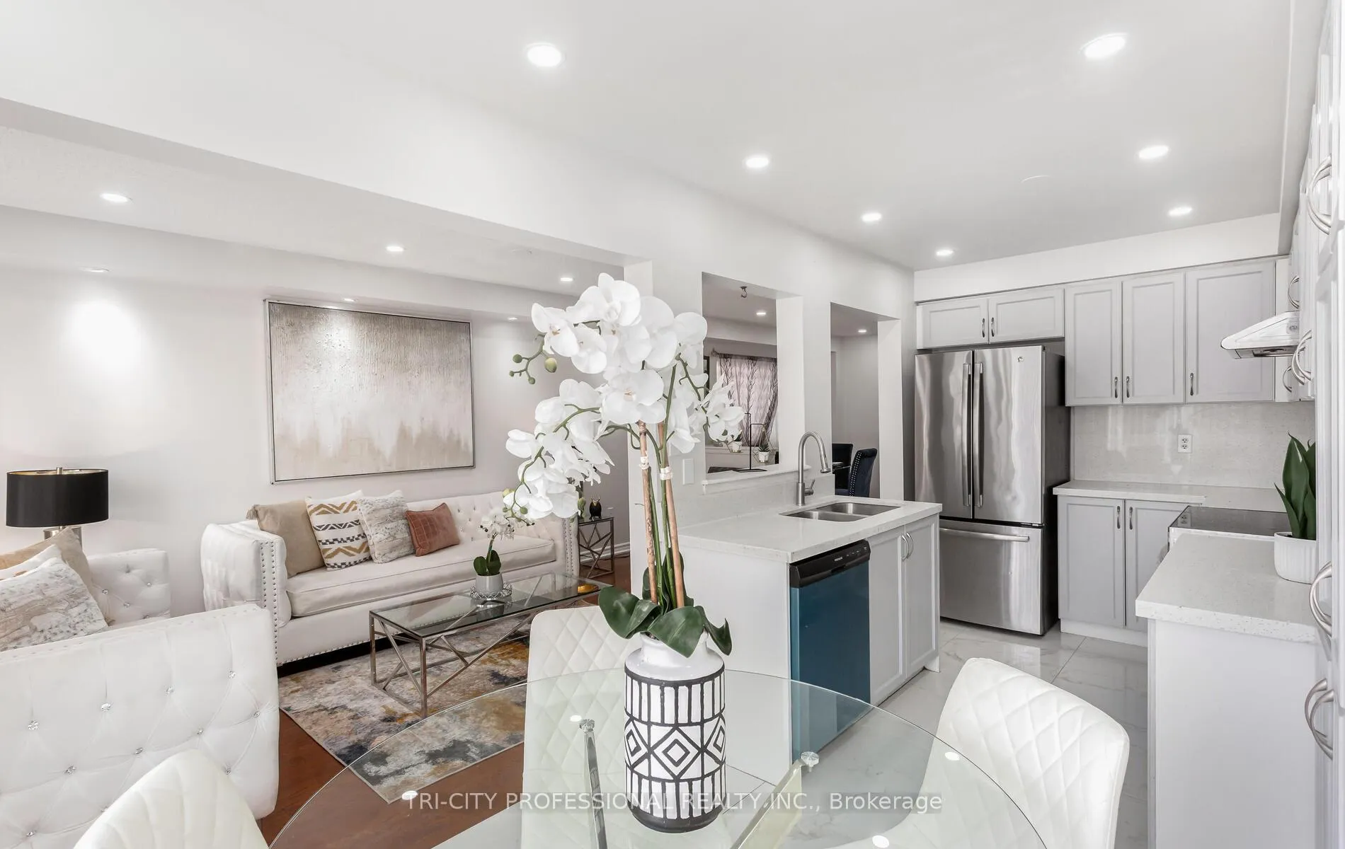 Photo 13 of 8 Wicklow Road, Brampton, Credit Valley — HOMEH