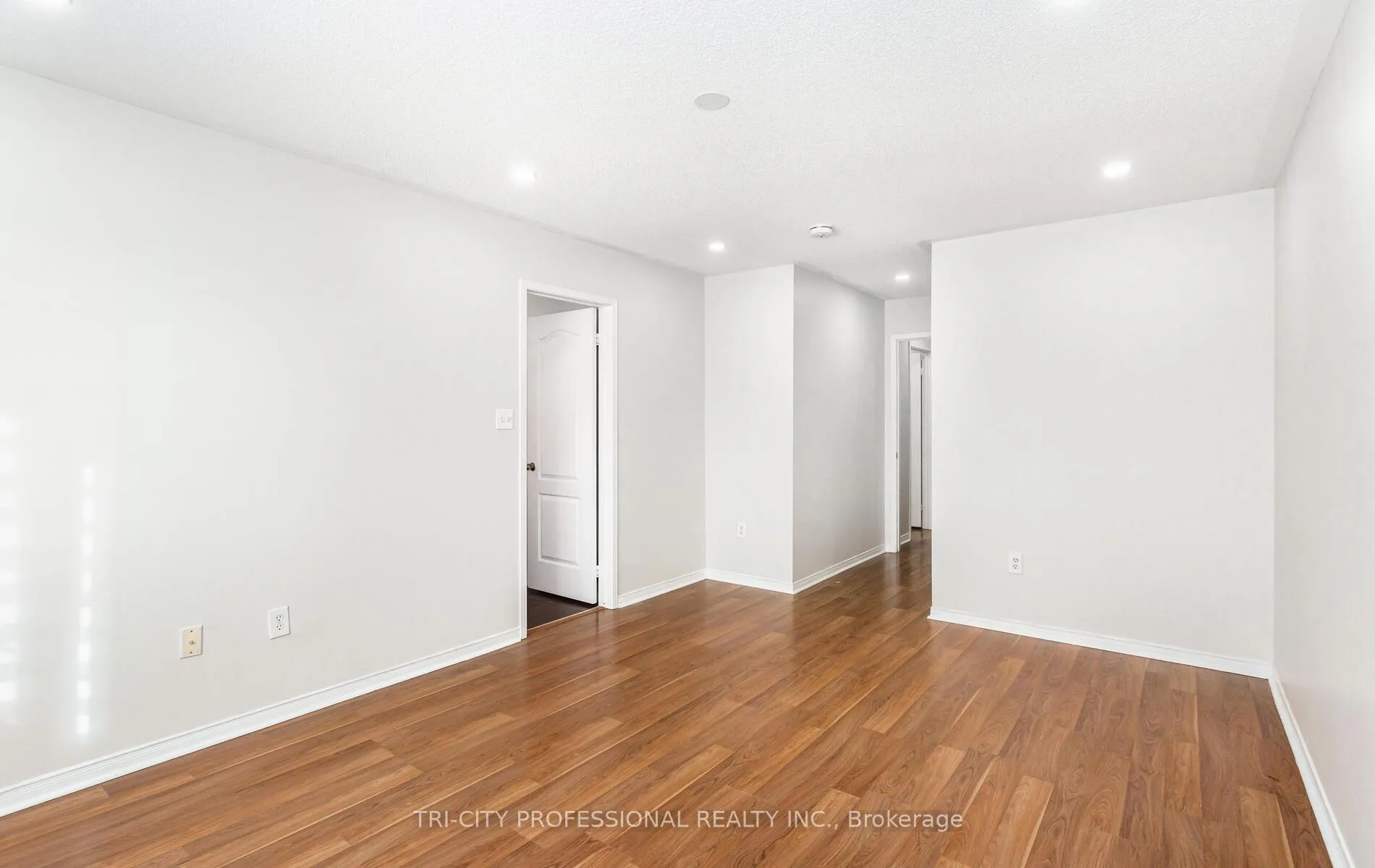 Photo 23 of 8 Wicklow Road, Brampton, Credit Valley — HOMEH