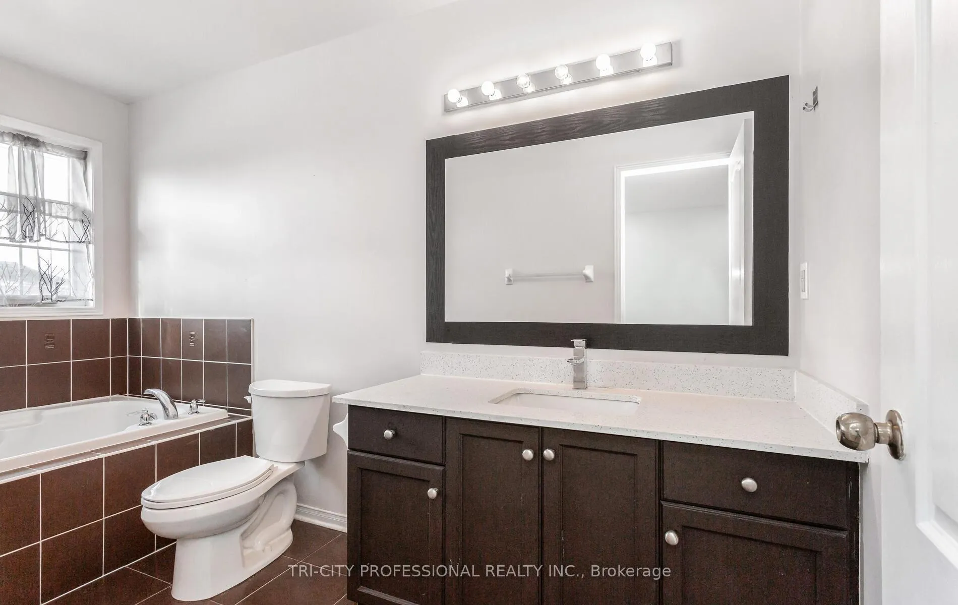 Photo 25 of 8 Wicklow Road, Brampton, Credit Valley — HOMEH