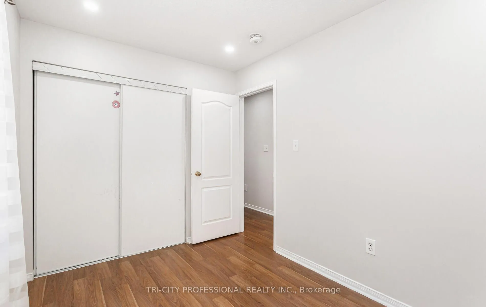 Photo 28 of 8 Wicklow Road, Brampton, Credit Valley — HOMEH