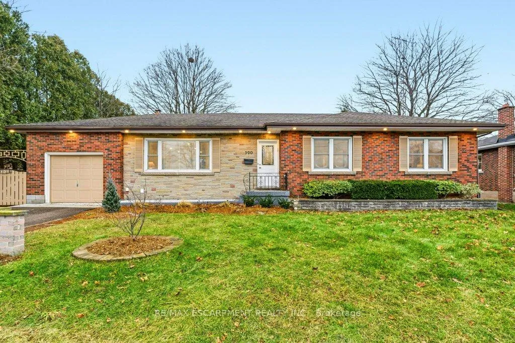 Photo 1 of 590 Cumberland Avenue, Burlington, Roseland — HOMEH