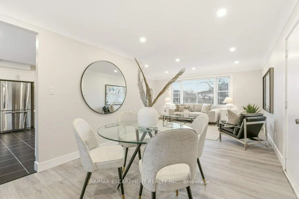 Photo 8 of 590 Cumberland Avenue, Burlington, Roseland — HOMEH