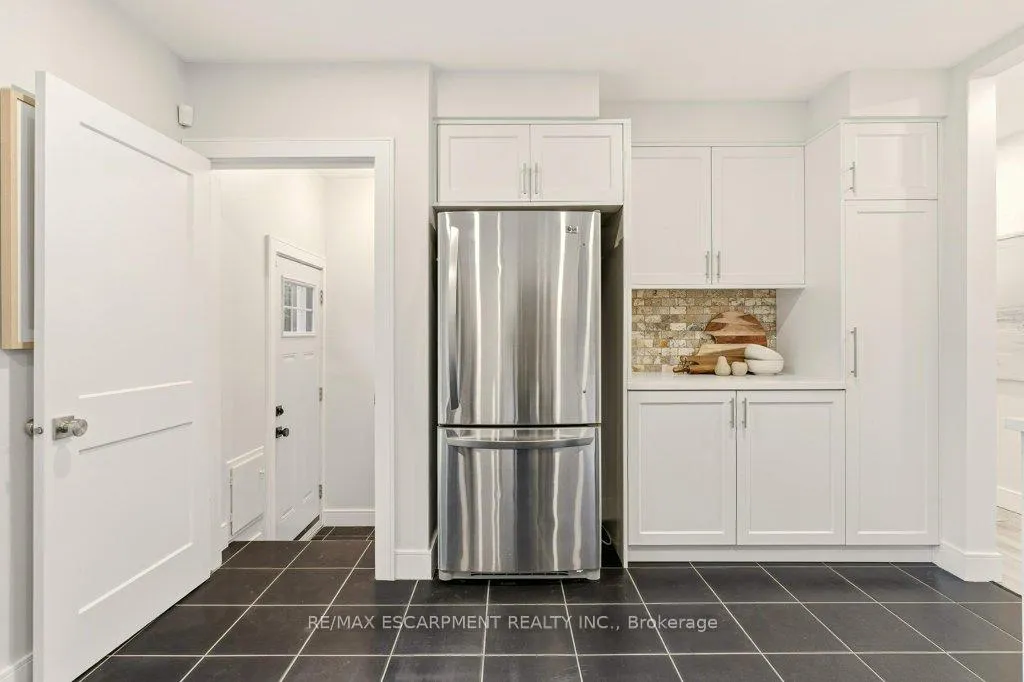 Photo 9 of 590 Cumberland Avenue, Burlington, Roseland — HOMEH