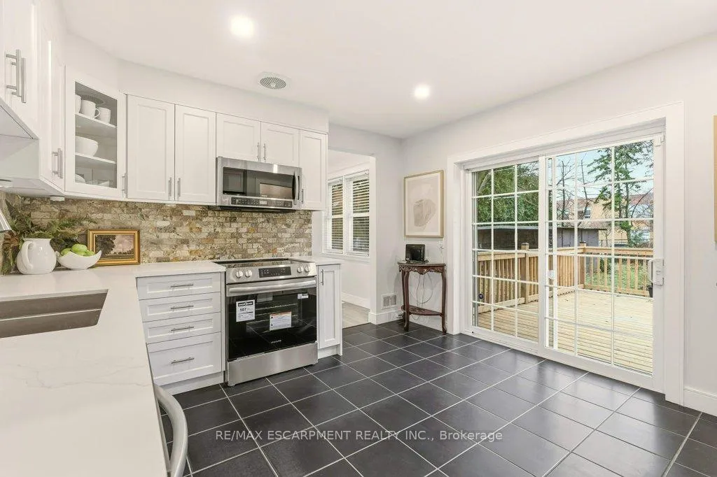 Photo 12 of 590 Cumberland Avenue, Burlington, Roseland — HOMEH