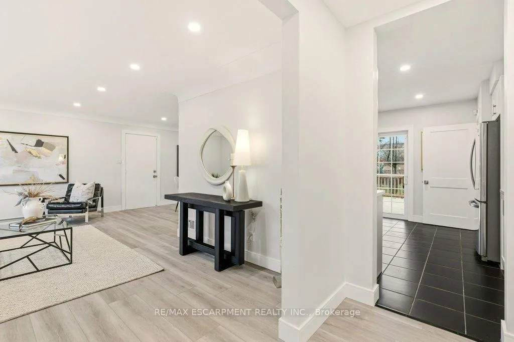 Photo 14 of 590 Cumberland Avenue, Burlington, Roseland — HOMEH