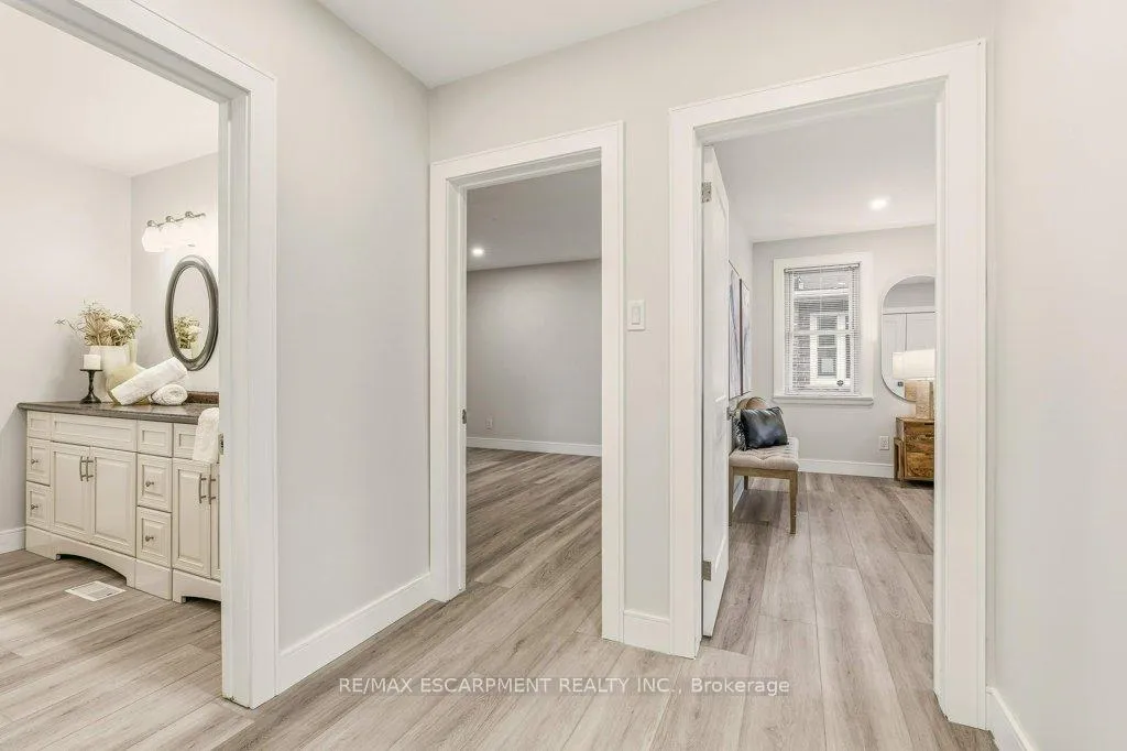 Photo 15 of 590 Cumberland Avenue, Burlington, Roseland — HOMEH