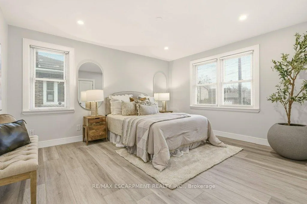 Photo 16 of 590 Cumberland Avenue, Burlington, Roseland — HOMEH