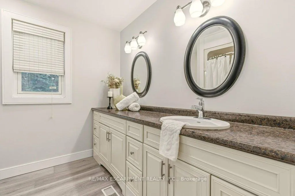 Photo 18 of 590 Cumberland Avenue, Burlington, Roseland — HOMEH