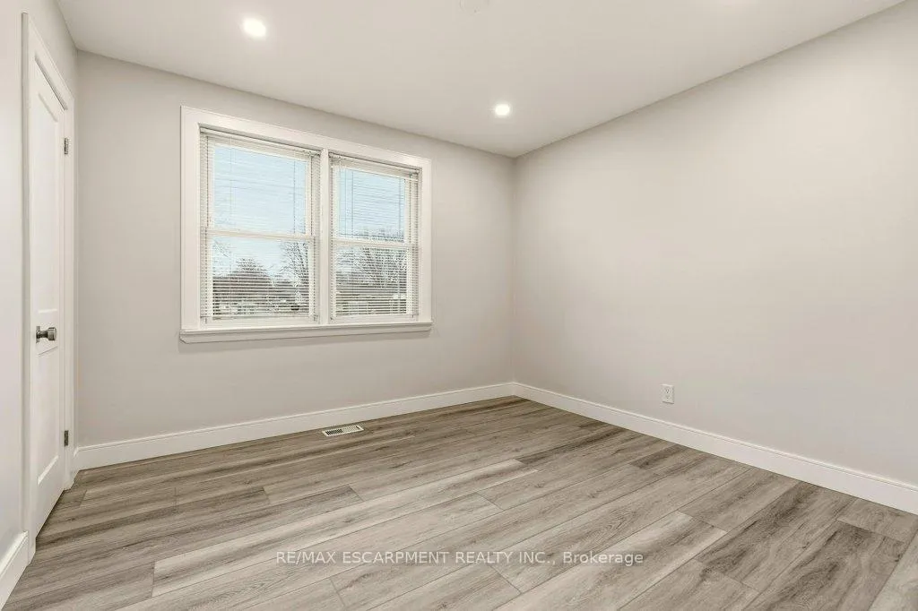 Photo 20 of 590 Cumberland Avenue, Burlington, Roseland — HOMEH