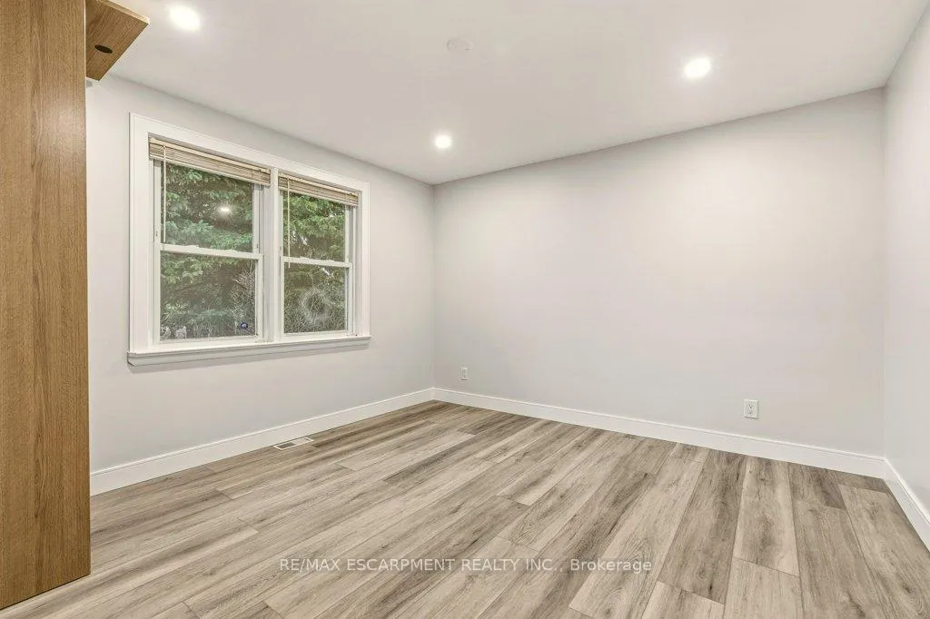 Photo 22 of 590 Cumberland Avenue, Burlington, Roseland — HOMEH