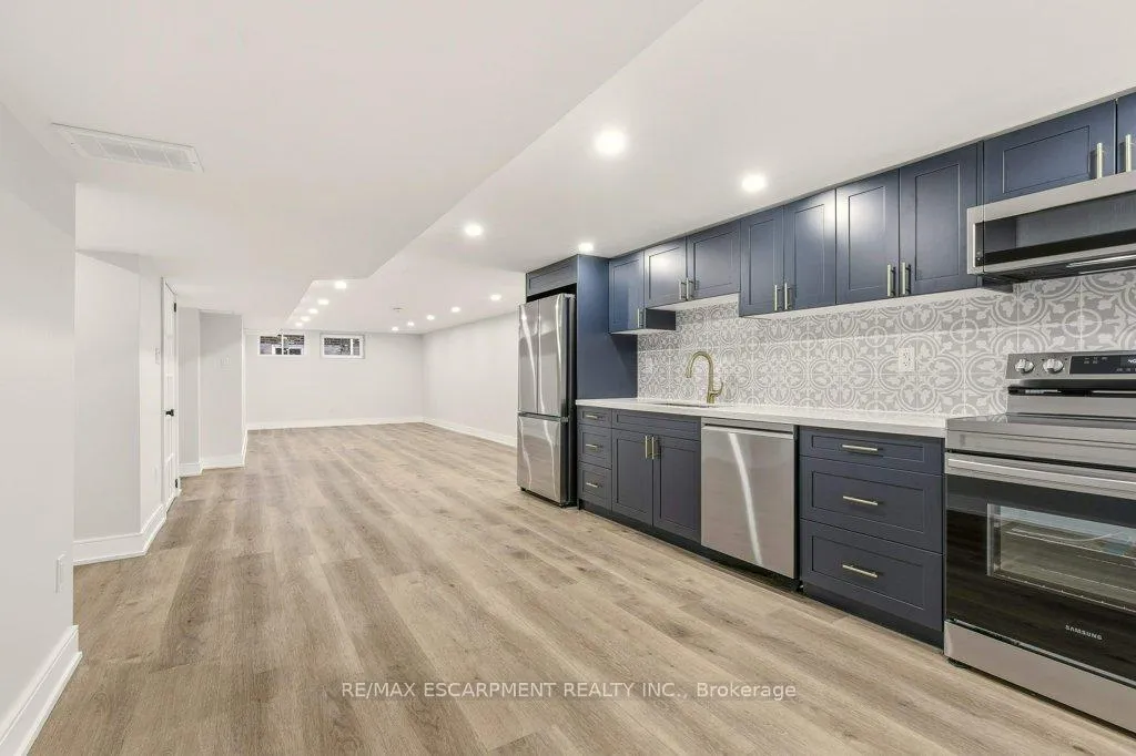 Photo 25 of 590 Cumberland Avenue, Burlington, Roseland — HOMEH