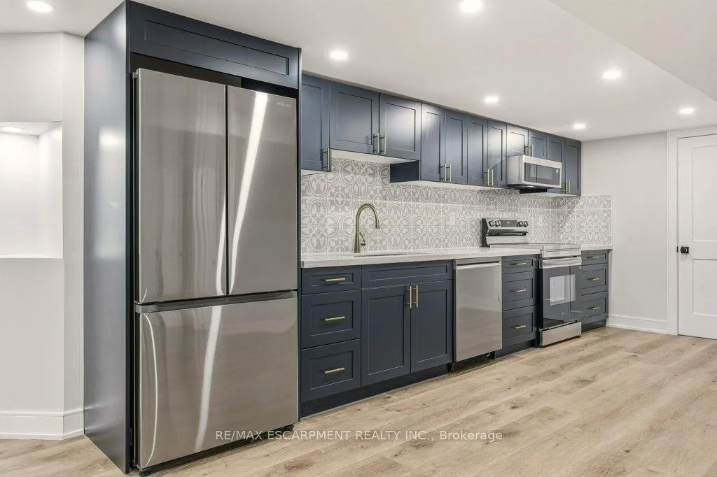 Photo 26 of 590 Cumberland Avenue, Burlington, Roseland — HOMEH