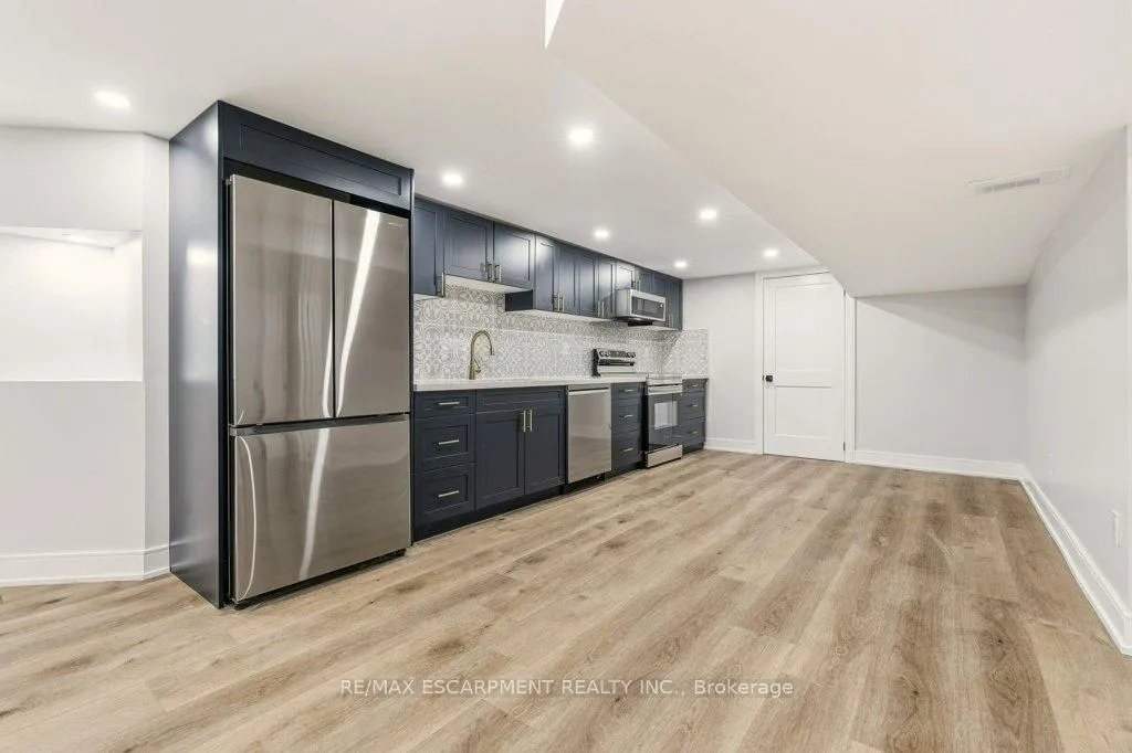 Photo 27 of 590 Cumberland Avenue, Burlington, Roseland — HOMEH