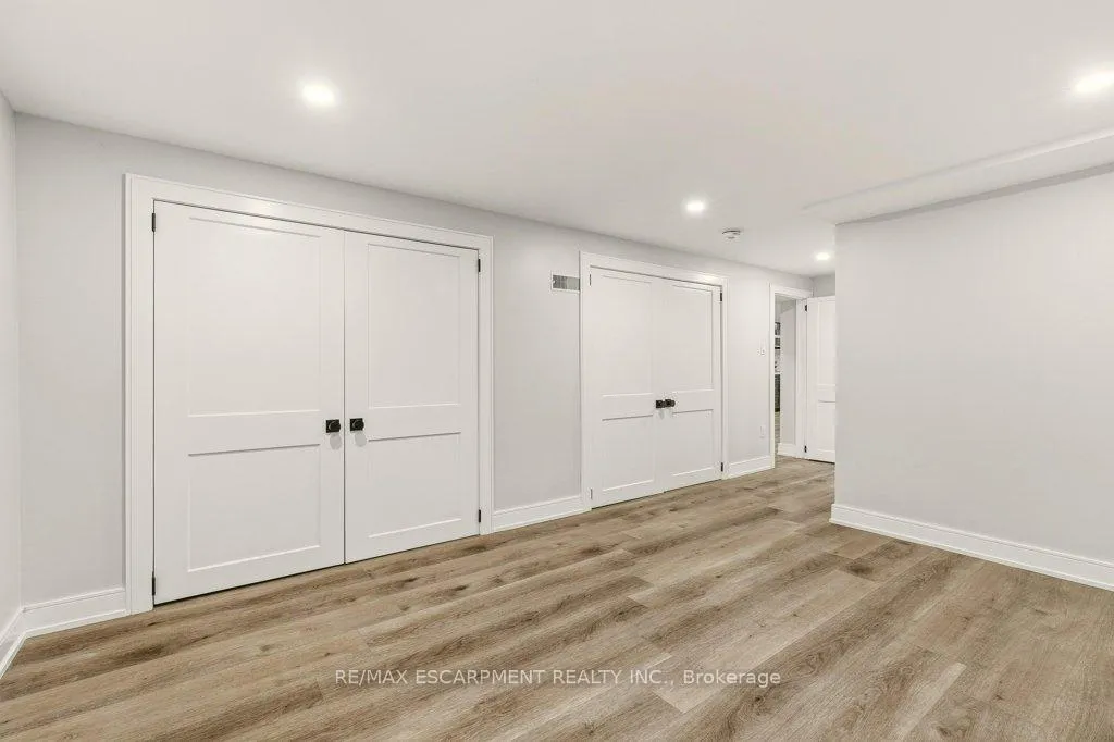 Photo 30 of 590 Cumberland Avenue, Burlington, Roseland — HOMEH