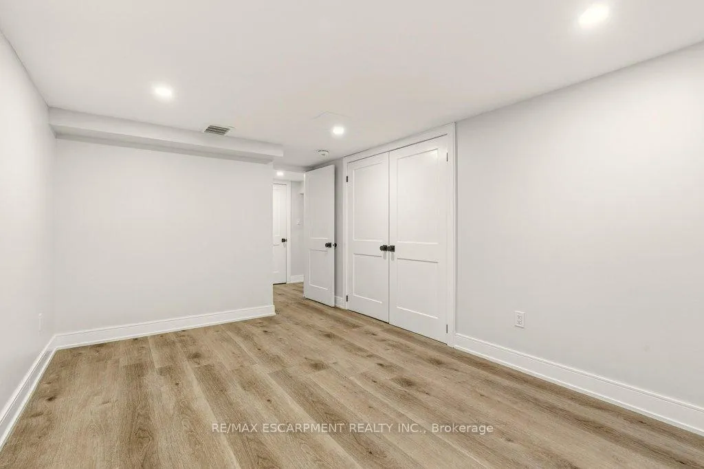 Photo 36 of 590 Cumberland Avenue, Burlington, Roseland — HOMEH