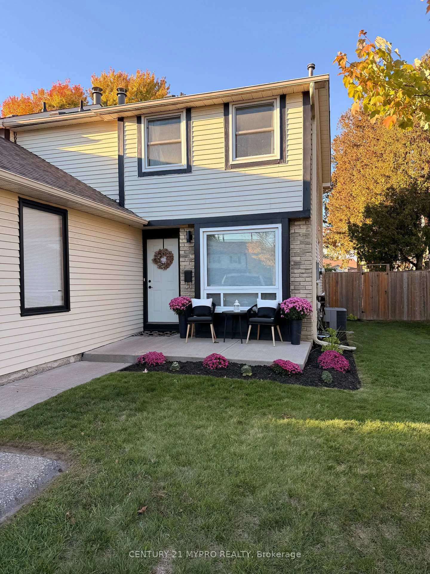 Photo 2 of 218 Northminster Court, Oshawa, Centennial — HOMEH