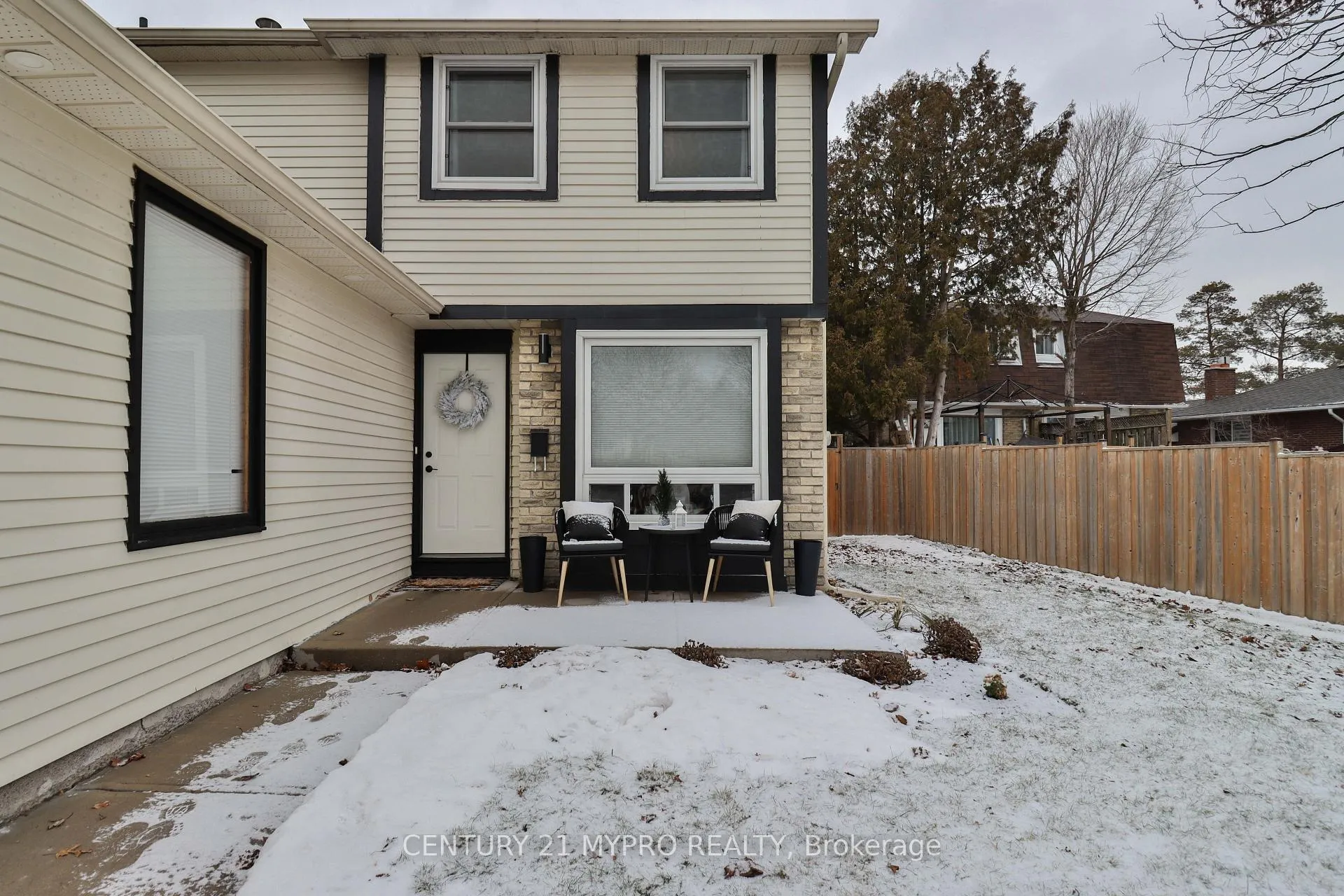 Photo 3 of 218 Northminster Court, Oshawa, Centennial — HOMEH