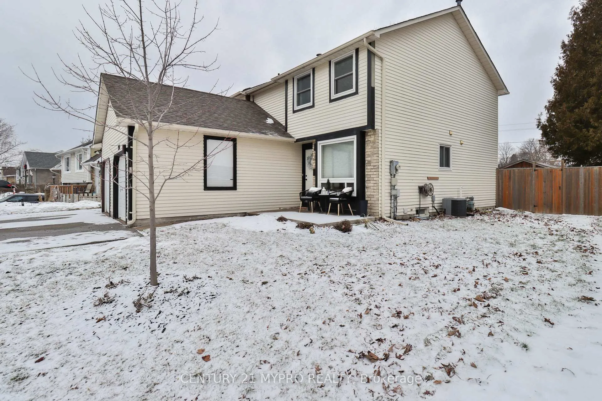 Photo 5 of 218 Northminster Court, Oshawa, Centennial — HOMEH