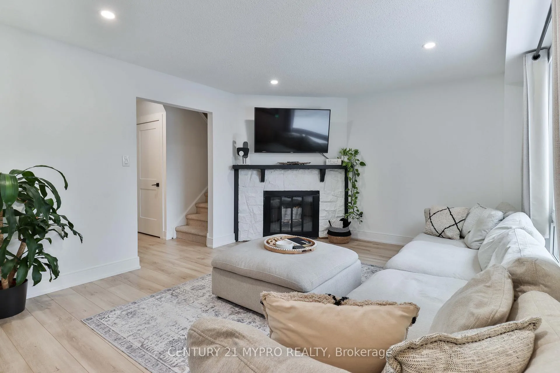 Photo 12 of 218 Northminster Court, Oshawa, Centennial — HOMEH