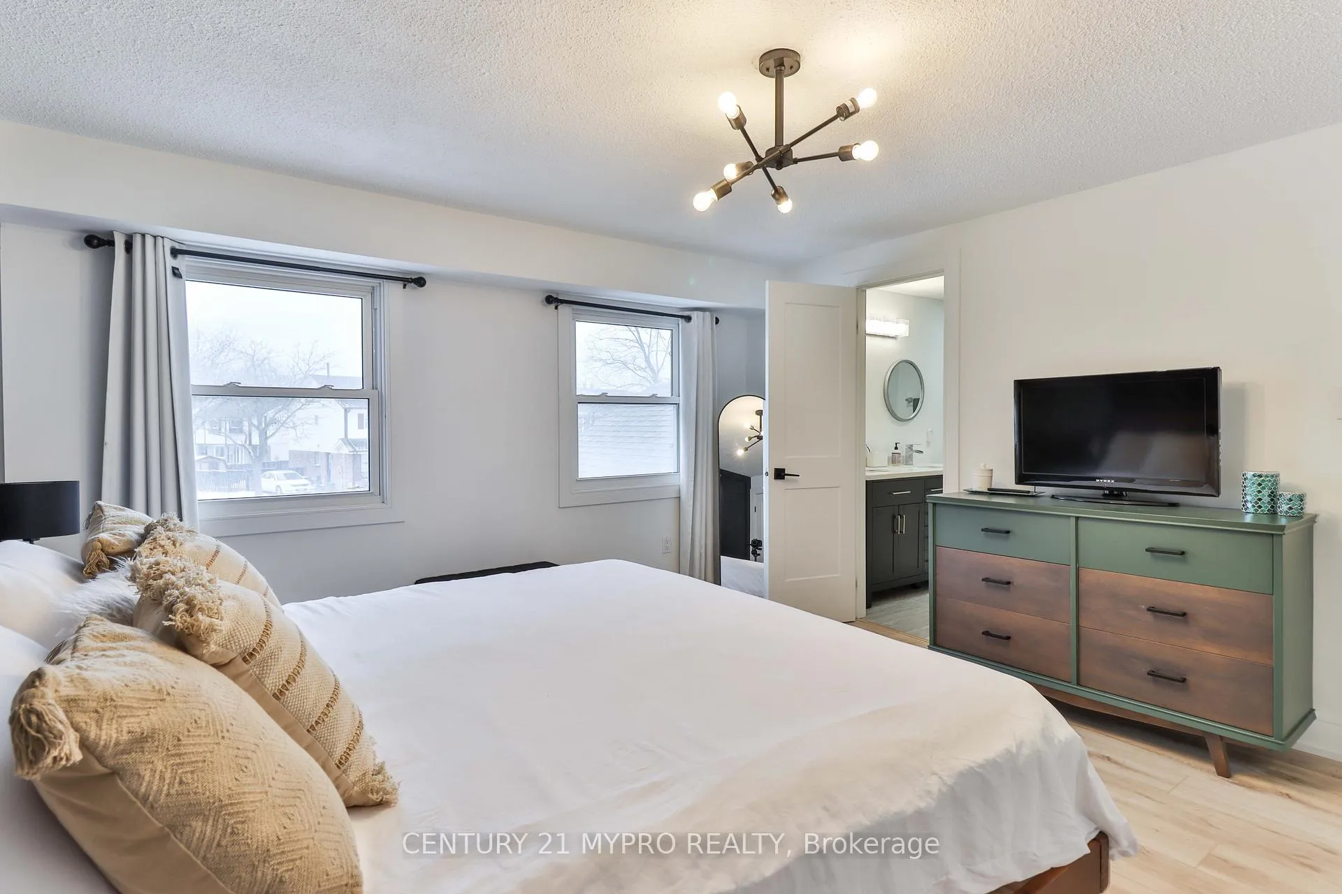 Photo 36 of 218 Northminster Court, Oshawa, Centennial — HOMEH
