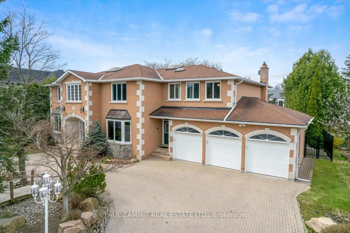 Photo 3 of 52 Laureleaf Road, Markham, Bayview Glen — HOMEH