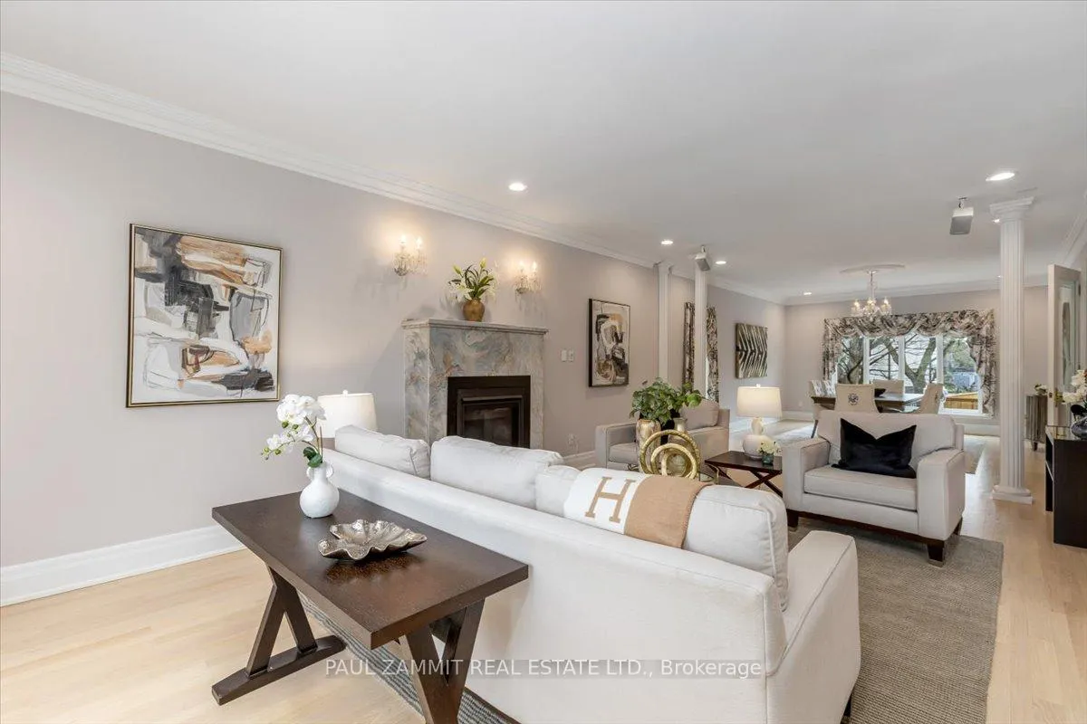 Photo 6 of 52 Laureleaf Road, Markham, Bayview Glen — HOMEH